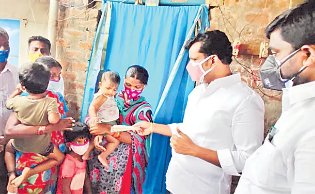 KTR Financial Help To Three Children Woman Family In Suryapet District - Sakshi