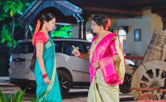 Devatha Serial : Adithya Feels Low As Rukmini Avoids Him - Sakshi
