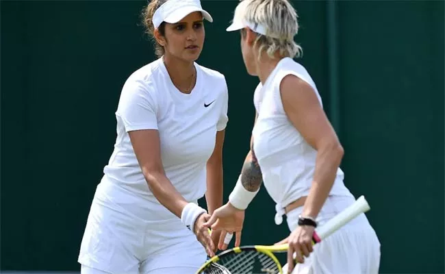 Wimbledon: Sania Mirza And Bethanie Mattek Sands Win In Straight Sets In 1st Round - Sakshi