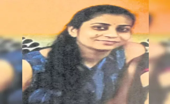 Married Woman Missing In Banjarahills Due To Family Issues - Sakshi