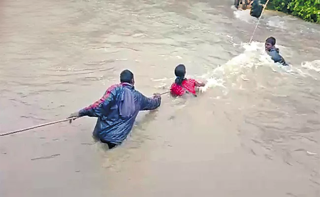 People Facing Problems With Heavy Rains In Nagar Kurnool - Sakshi