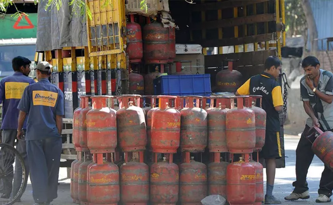 Good News For Lpg Consumers! Now Get Your Gas Cylinder Refilled From Any Distributor - Sakshi