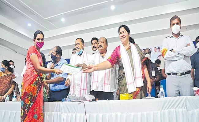 Telangana State Government Distribution Of New Ration Cards - Sakshi
