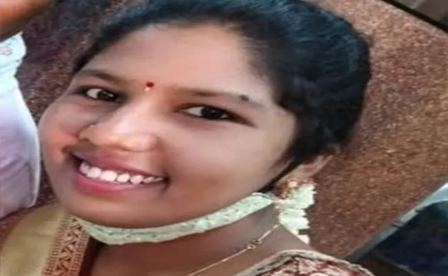 Lady Constable Lost Life After Getting Marriage One Month In Karnataka - Sakshi