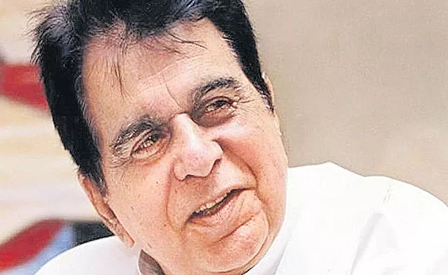 Bollywood, Tollywood and other celebs tributes to the legend Dilip Kumar - Sakshi