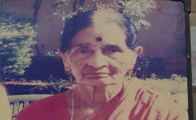 Ex Minister Mother Passaway In Nizamabad - Sakshi