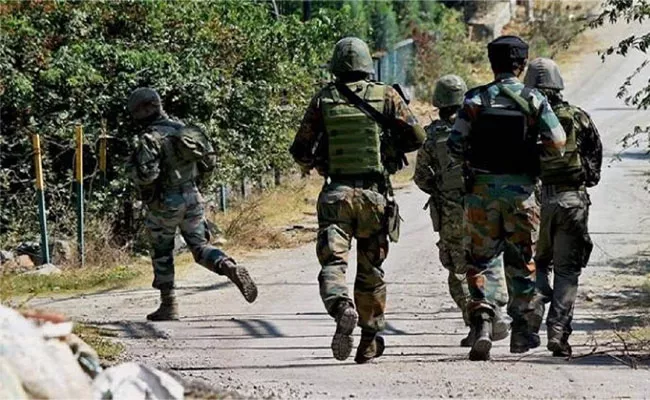 Jammu Kashmir Three JeMTerrorist Deceased In Encounter At Avantipora - Sakshi