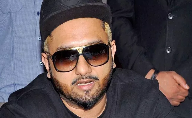 Yo Yo Honey Singh Wife Alleges Domestic Violence Files Plea in Court - Sakshi