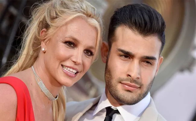Britney Spears Engagement to Boyfriend Sam Asghari - Sakshi