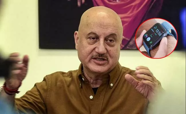 Anupam Kher Disappoints With Apple No Display Indian Flag - Sakshi