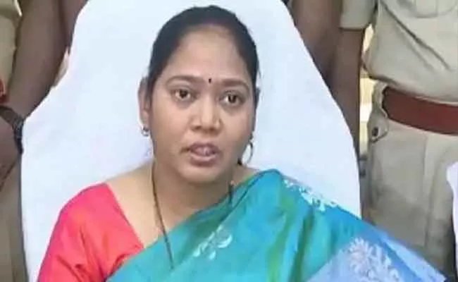 Mekathoti Sucharitha Slams On TDP Over Attacks On YSRCP Leaders - Sakshi