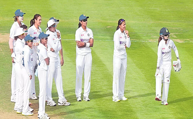India women head into landmark pink ball Test in Australia - Sakshi