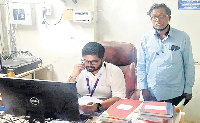Rangareddy: Shocking Incident, Farmer Bank Loan Has Doubled In Three Years - Sakshi