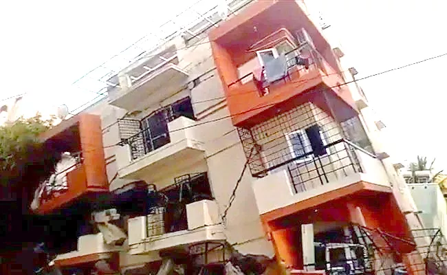 Karnataka: 3 Storey Building Collapse In Bengaluru - Sakshi