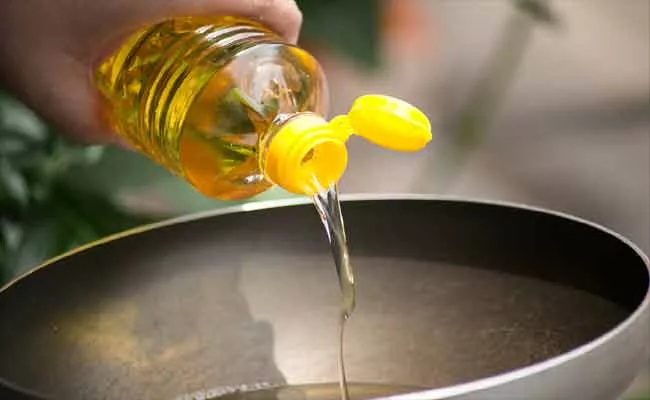 Good News On Cooking Oil Prices - Sakshi