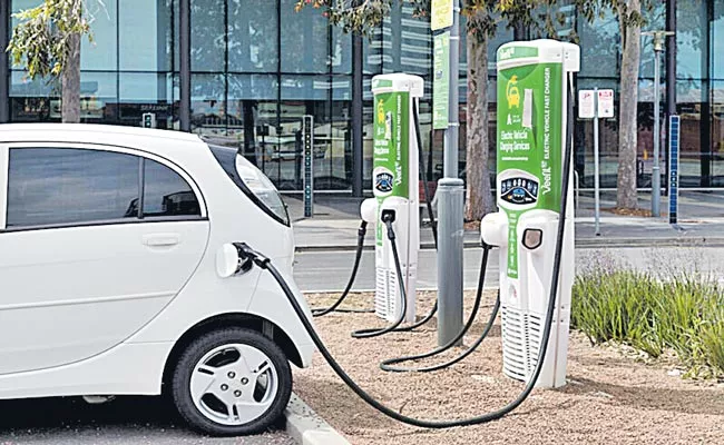 Oil PSUs To Set Up 22, 000 EV Charging Stations In The Next 3 To 5 Years - Sakshi