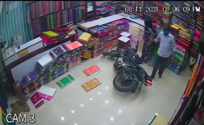 Brakes Fail: Bike Enters Cloth Shop In Khammam - Sakshi