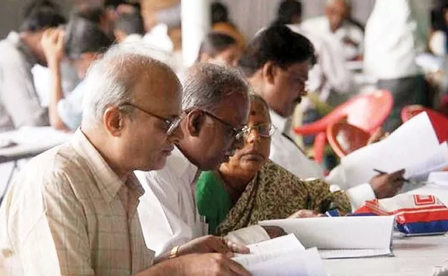 How LIC pension policyholders can get an Aadhaar Based digital life certificate - Sakshi