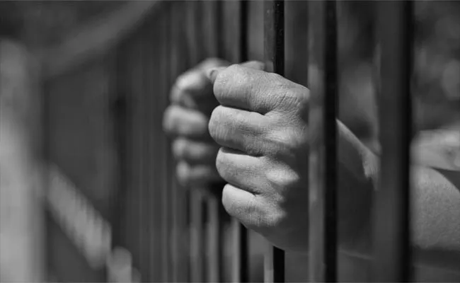 NCRB  Report: Over 6000 Prisoners Lodged In Telangana Prisons - Sakshi