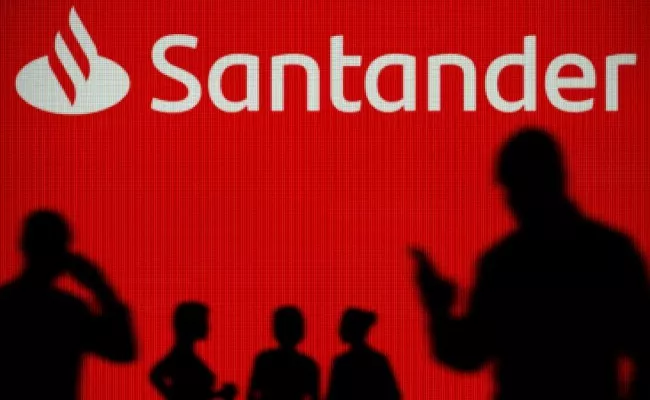 Santander Sent 130 Million Euros Worth To 75000 customers on Christmas Day - Sakshi