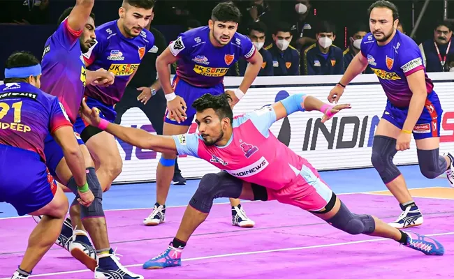 Pro Kabaddi League: Pink Panthers Beat Dabang Delhi 30 28 - Sakshi