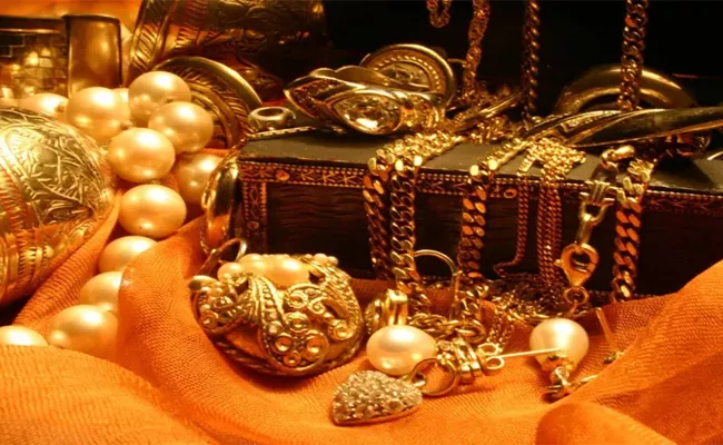 Mumbai Family Received Stolen Rs 8 Crore Gold After 22 Years - Sakshi