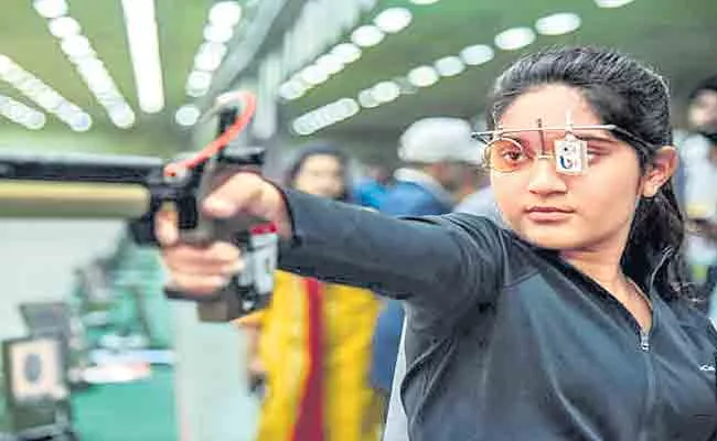 Sakshi Special Story On Hyderabad Shooter Esha Singh