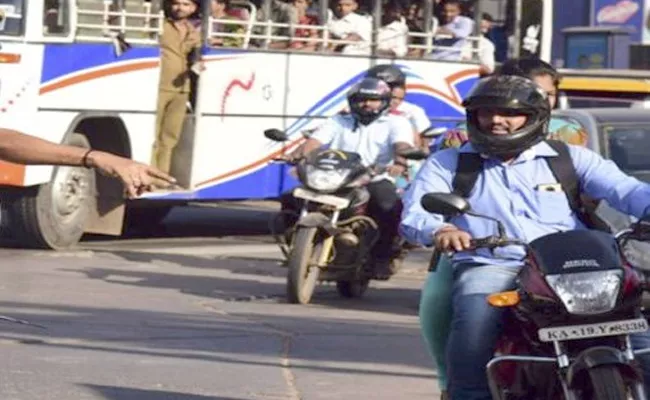 Siddipet Commissioner Of Police Awareness To Wearing Helmet Over Accidents - Sakshi