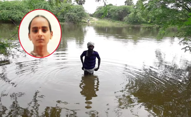 Women Drown In Lake And Deceased Suryapet - Sakshi