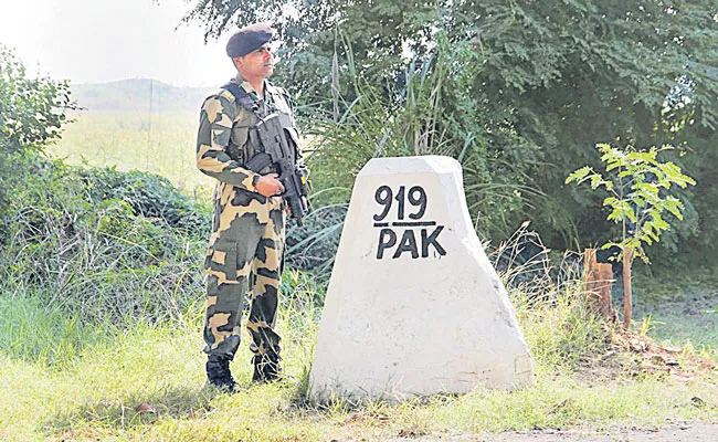Over 135 Militants Waiting To Infiltrate Into Jammukashmir - Sakshi