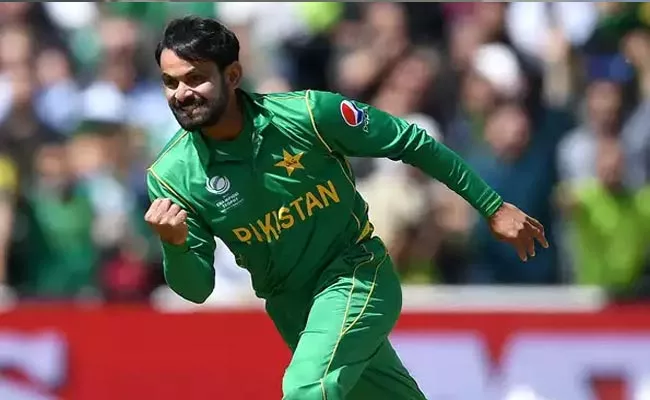 Pakistan Star allrounder Mohd Hafeez announces retirement from international cricket - Sakshi