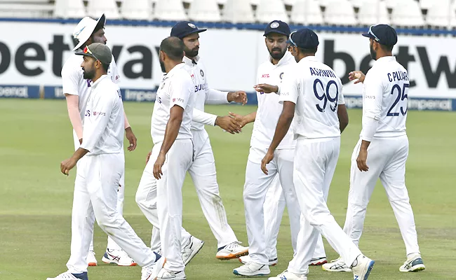 SA vs IND 2nd Test: Dean Elgar keeps South Africa in the hunt for a win - Sakshi