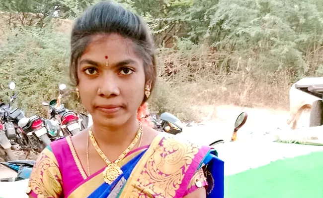 Inter Student Sravani Commits Suicide in Kanekal Anantapur - Sakshi