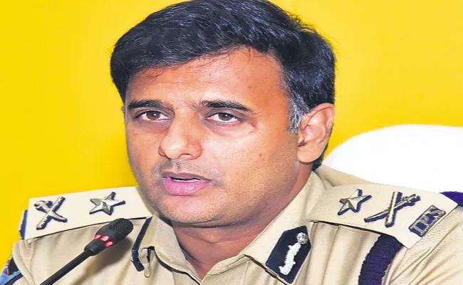 Vijayawada Police Commissioner says Chalo Vijayawada program is not allowed - Sakshi