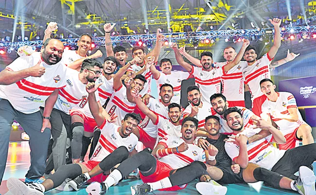 Prime Volleyball League: Kolkata Thunderbolts Get Thrilling Win over Calicut Heroes - Sakshi
