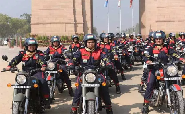 40 Women BSF Jawans Bike Ride From Delhi To Kanya Kumari - Sakshi