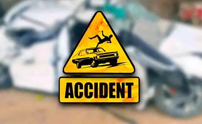 Minor Harsh Car Riding, 5 Injured At Erragadda - Sakshi