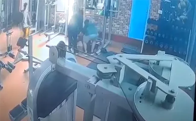 Woman Collapsed and Died During Workout at Bengaluru Gym - Sakshi
