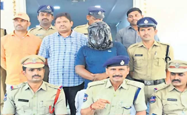 Nalgonda Police Arrested Psycho Man Over Harassing Women In Night Time - Sakshi