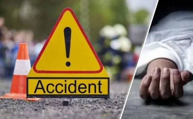Four people deceased in National Highways vehicle collision - Sakshi