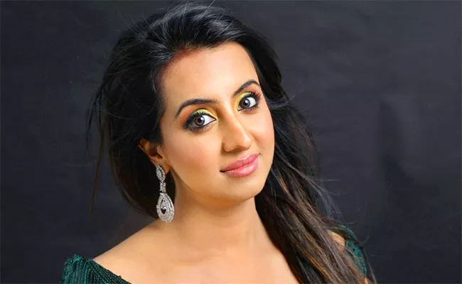 Youth Arrested For Send Obscene Message To Actress Sanjana Galrani - Sakshi