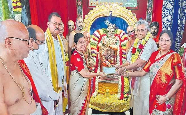 Shantha Biotechnics CEO Donates Rs 1. 08 Crore To Yadadri Temple In Telangana - Sakshi