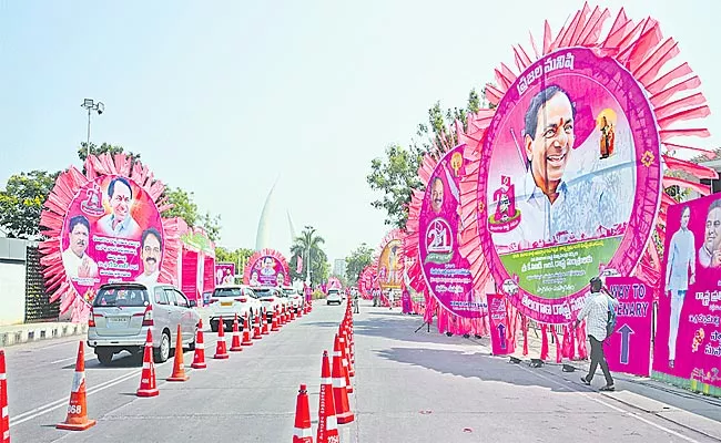 DVDN CEC Gives Echallan To TRS Leaders For Flexi Storm Over Plenary Meeting - Sakshi