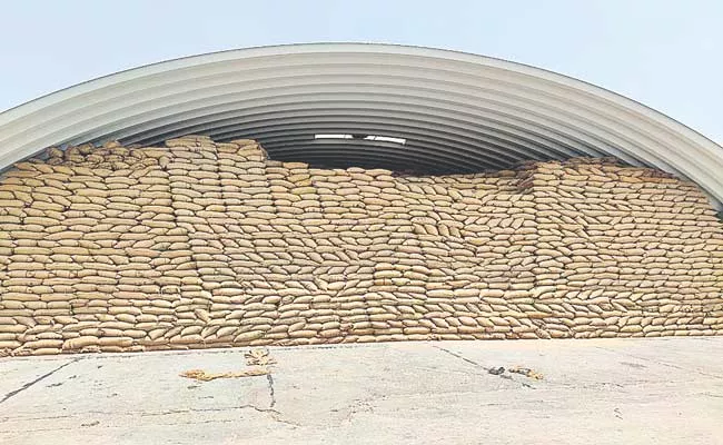 Telangana: TRS Corners Centre Over Paddy Procurement Issue Warehouses Are Fully Filled - Sakshi