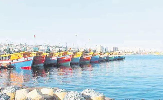 Tenders approved for 5 fishing harbors Andhra Pradesh - Sakshi
