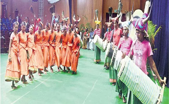 National Tribal Dance Festival Takes Place In Visakhapatnam - Sakshi