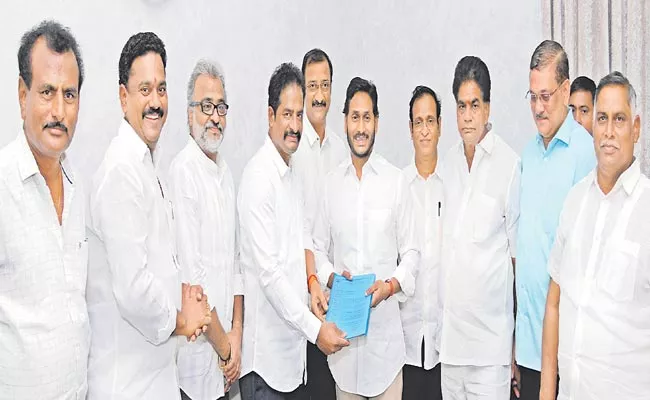 Kshatriya Seva Samithi Leaders Meet CM YS Jagan - Sakshi