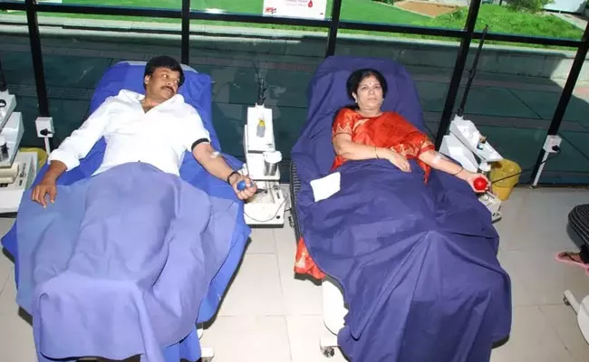 Chiranjeevi Shares Blood Donation Pics On World Blood Donor Day - Sakshi