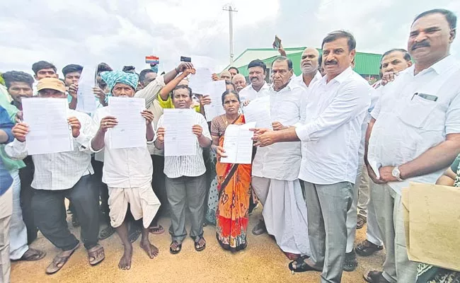 Distribution Of Lands To Jamuna Hatcheries‌ Affected Farmers - Sakshi