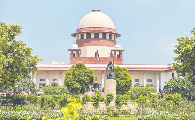 Supreme Court asks Congress leader Randeep Singh Surjewala to approach high court - Sakshi